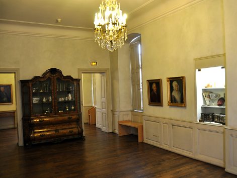 Vue de l'antichambre avec une partie des portraits de la famille Beurnier  Rossel