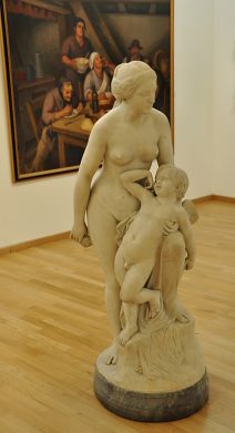 Sculpture dans la «salle d'Art»