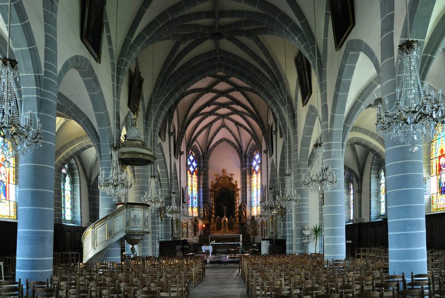 Vue d'ensemble de la nef de l'église Saint-Laurent à Ornans  (XVIe siècle)