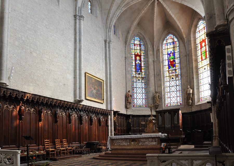 Vue générale du chœur de l'église Saint-Hippolyte