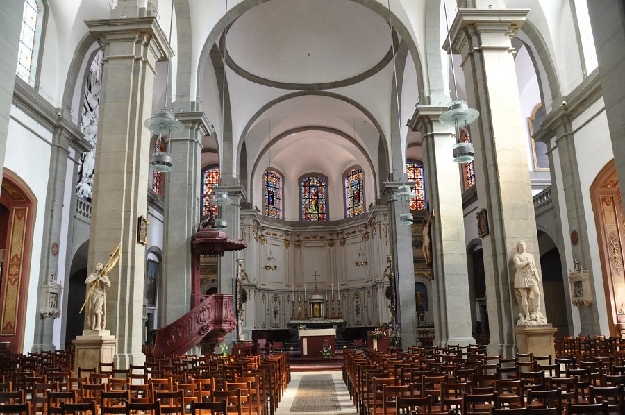 Vue d'ensemble de la nef de l'église Saint-Georges