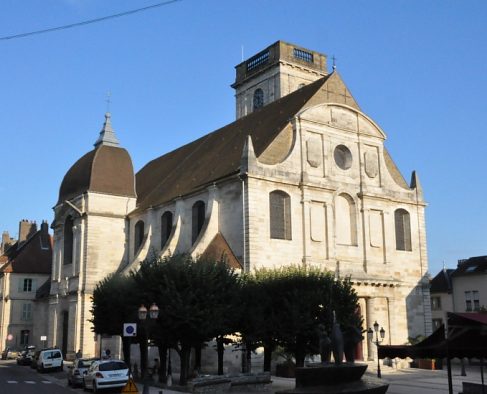 Vue extérieure de l'église, construite, au début