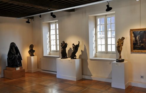 Salle du premier étage avec des œuvres de Jean-Léon Gérôme