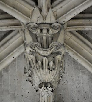 Clé pendante à la croisée du transept