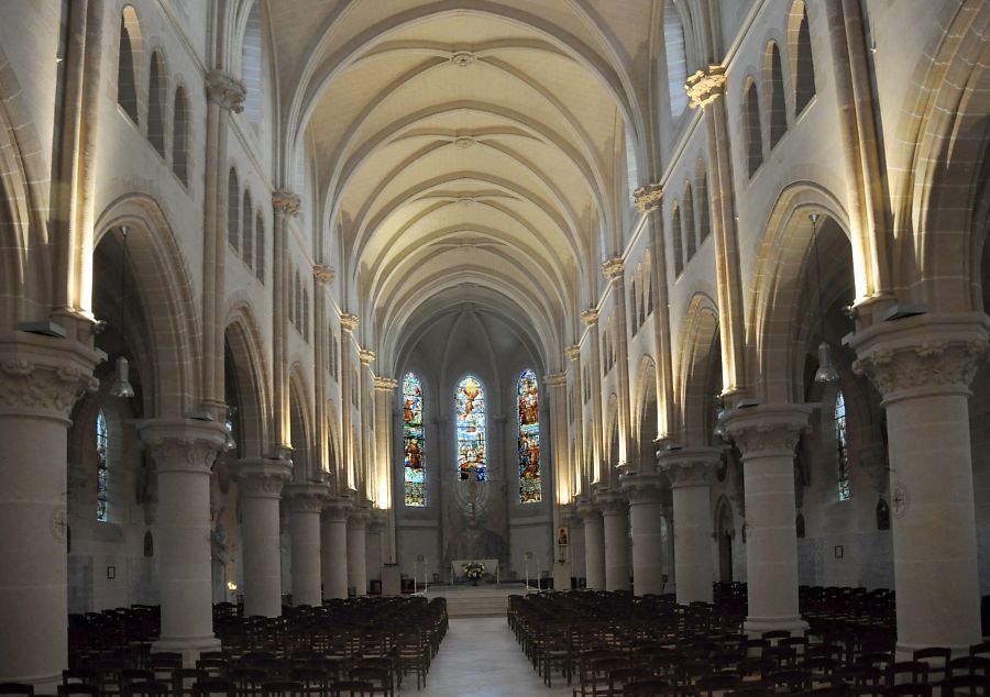 Eglise Saint-Antoine de Padoue au Chesnay, la nef