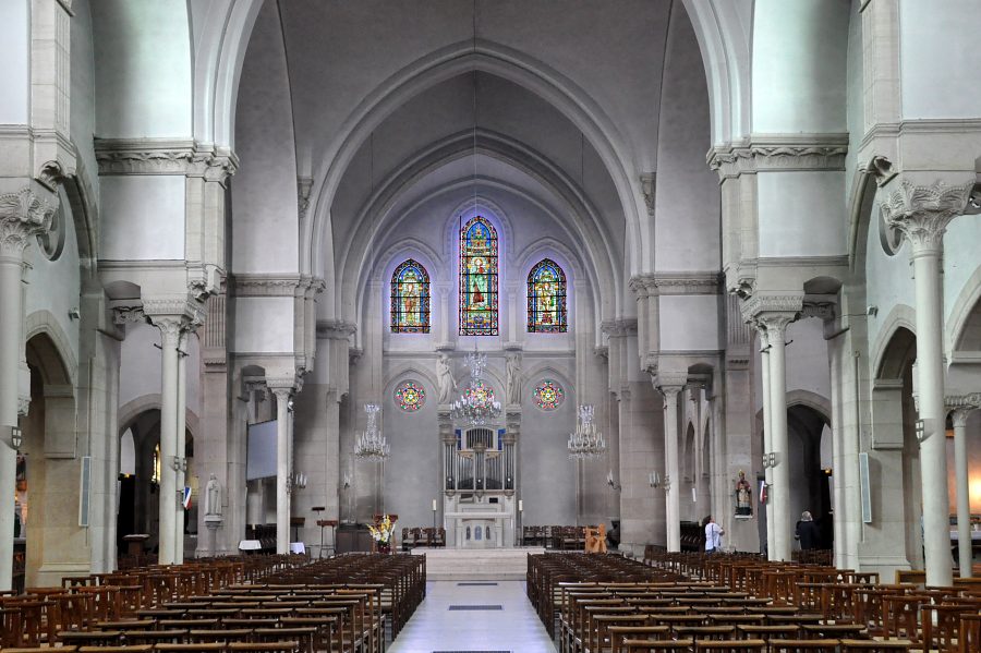 Vue d'ensemble de l'église Saint-Lubin et Saint-Jean-Baptiste