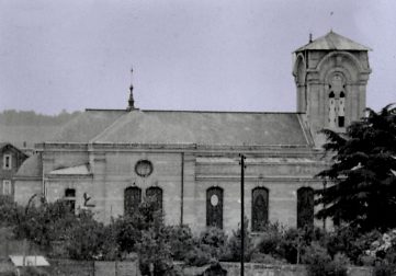 L'église du Sacré-Cœur de Jésus  vue de  côté