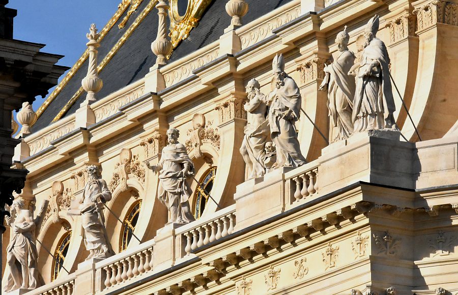 Vue d'ensemble de la statuaire de la balustrade sud