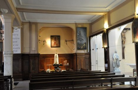 L'absidiole droite et la statue de la Vierge couronnée