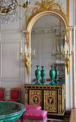 Deux vases en malachite