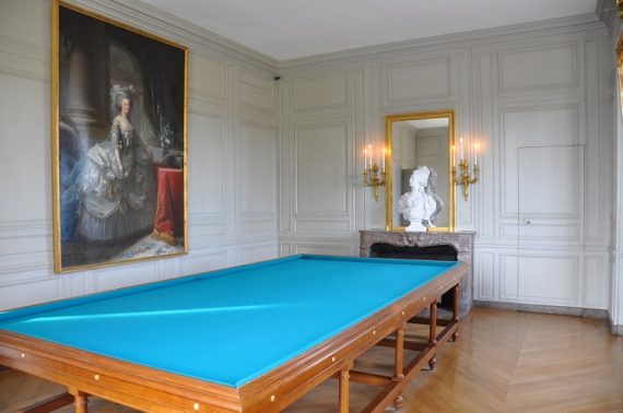 Salle de billard au rez-de-chaussée