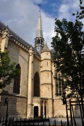 Vue du côté sud de Notre-Dame des Menus