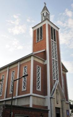 église Sainte-Thérèse à Boulogne-Billancourt, l'extérieur