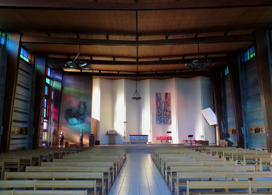 Vue d'ensemble de l'église Sainte-Bernadette