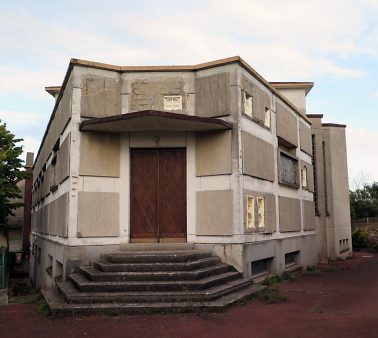 L'entrée de l'église sur le côté nord