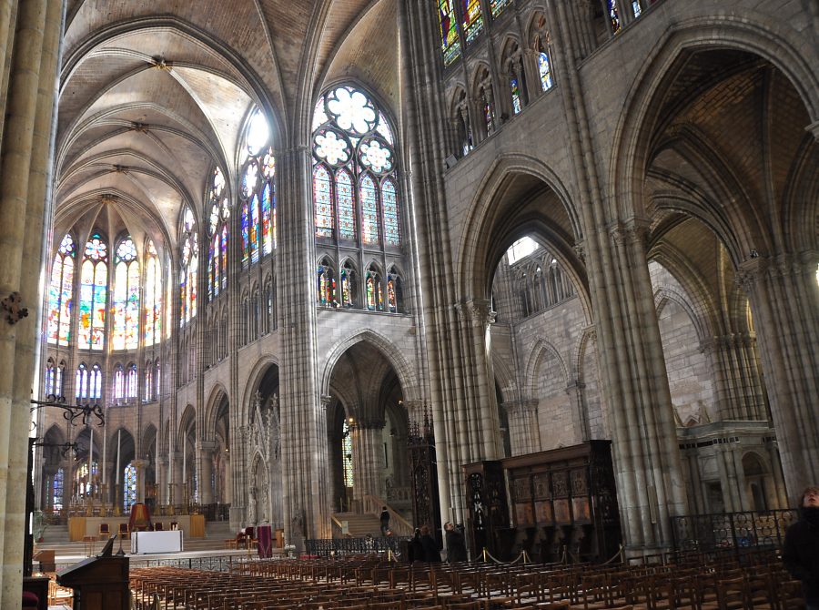 Nef, bras droit du transept et chevet de la basilique Saint-Denis