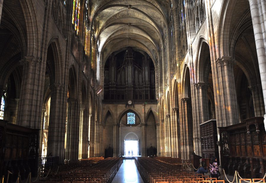 La nef et l'orgue de tribune