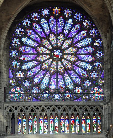 La rose du transept nord et la galerie supérieure