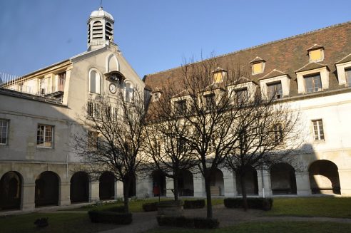 Le carmel de Saint-Denis et la cour intérieur