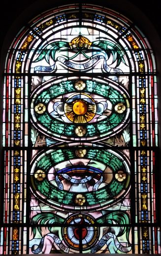 Vitrail du choeur de la chapelle