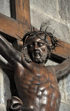 Christ en croix dans la nef, détail.