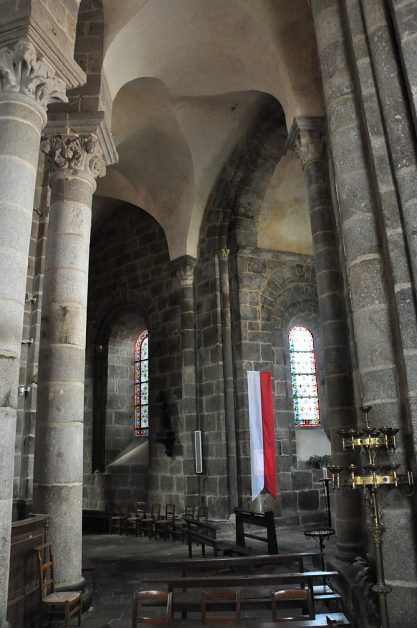 Le déambulatoire nord vu depuis la chapelle axiale.