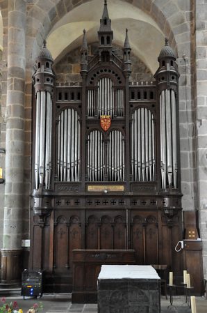 L'orgue de chœur est un authentique Cavaillé-Coll.