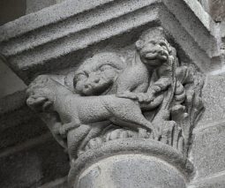 Chapiteau roman avec animaux