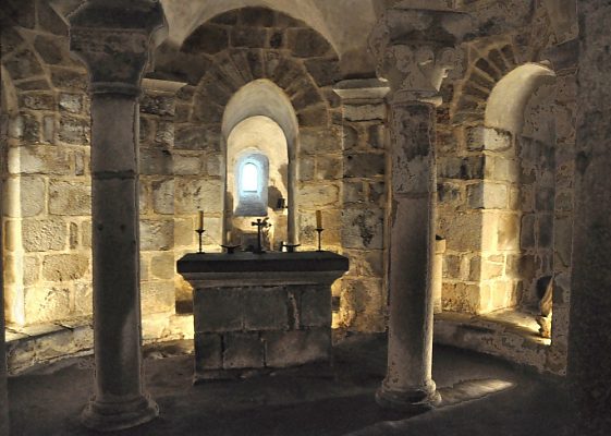Crypte : vue d'ensemble de la chapelle centrale