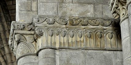 Chapiteau  palmettes sur le pilier nord-est de la chapelle nord