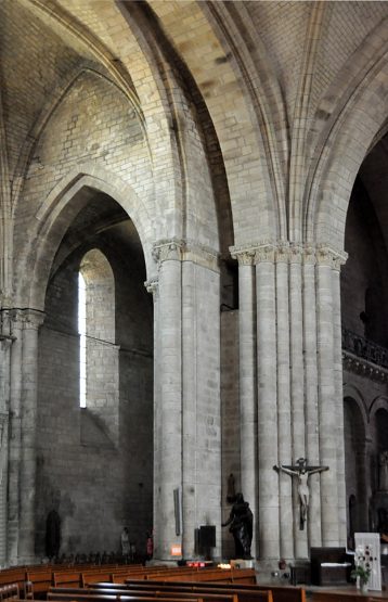 Pilier de la chapelle nord et pilier nord-est de la croisée