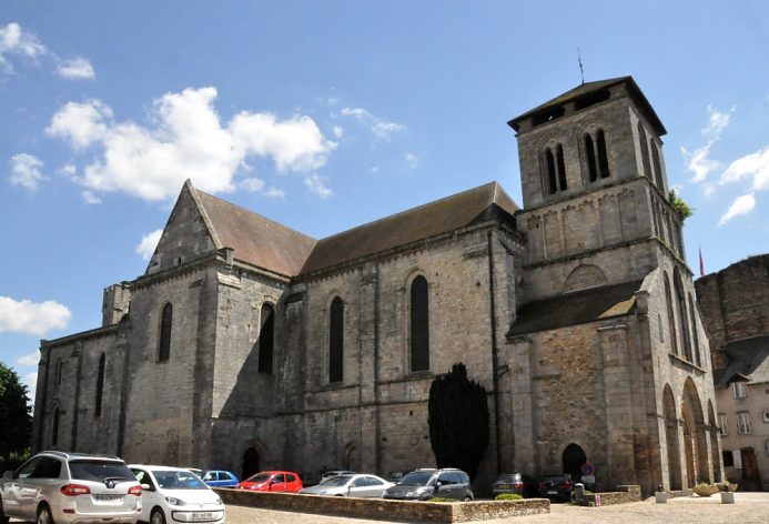 La collégiale vue du côté nord