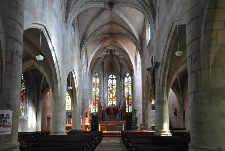 Vue d'ensemble de la nef et du chœur