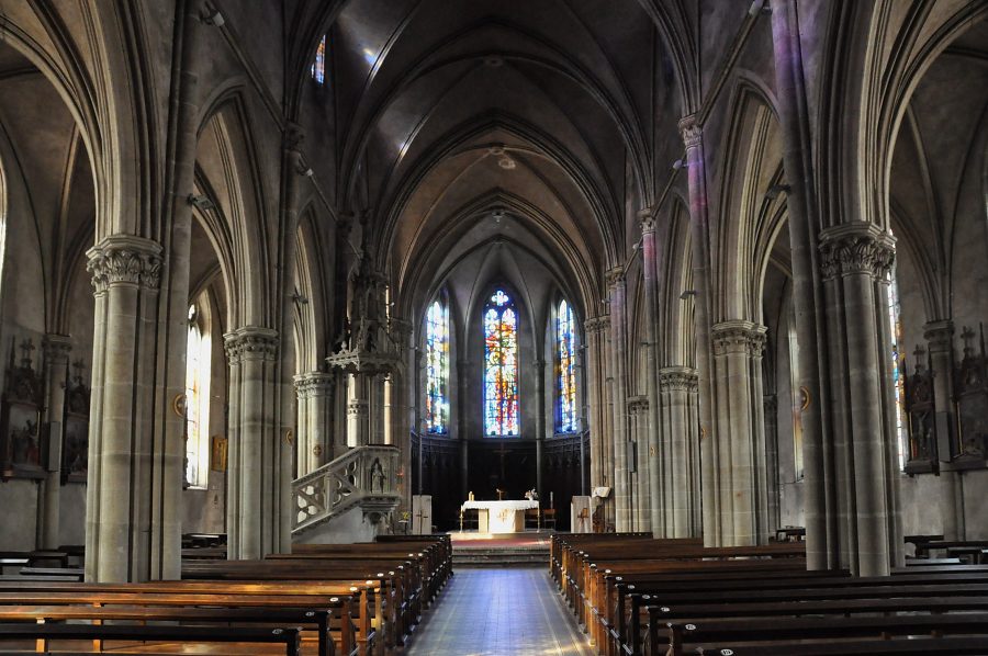 Vue d'ensemble de la nef et du chœur