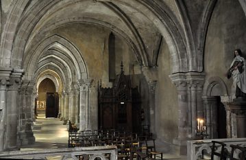 Le bas-côté nord vu depuis la chapelle Saint-Nicolas