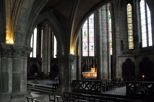 Le chur et la chapelle absidiale sud vus depuis le bas-côté  sud