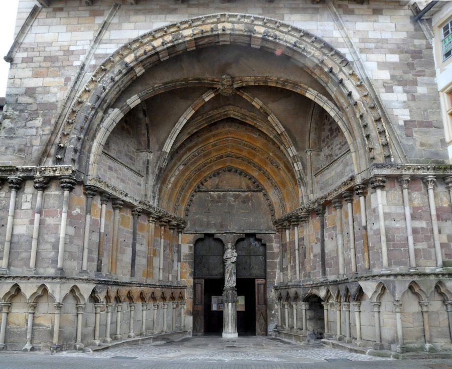 Le portail des Bourgeois date du 3e quart du XIIIe siècle