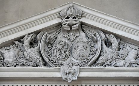 Tympan de l'entrée de la chapelle ducale, détail