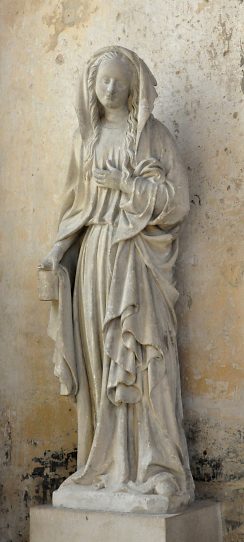 Statue de MarieMadeleine tenant un vase de parfum, 1ère moitié du XVe siècle, copie en plâtre de Charles Joret Statue de MarieMadeleine tenant un vase de parfum, 1ère moitié du XVe siècle, copie en plâtre de Charles Joret