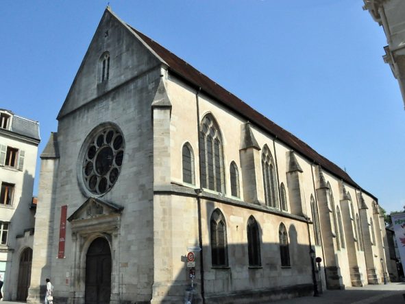 L'église et sa façade gothique