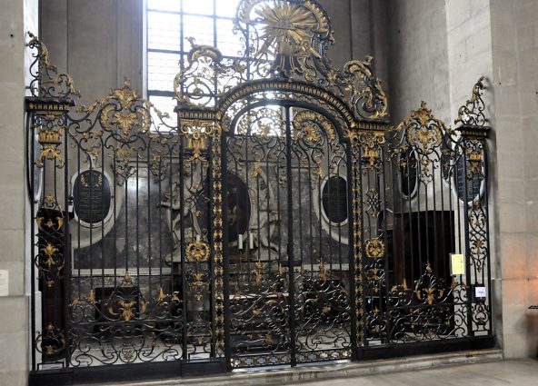 Chapelle Saint-Fiacre avec la grille de Jean Lamour réalisée en 1751