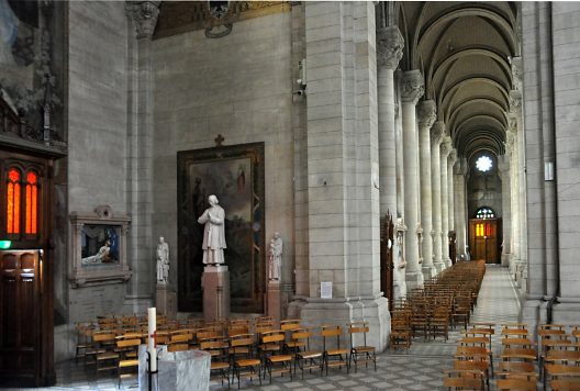 Le bas-côté sud et le bras sud du transept