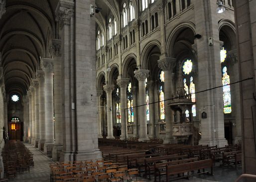 Le bas-côté sud et la nef vus depuis le transept