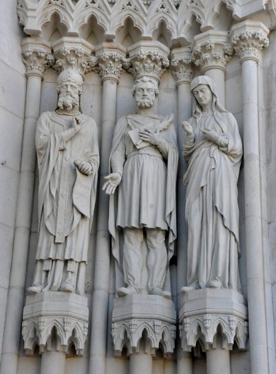 Statues colonnes dans l'ébrasement du portail Est