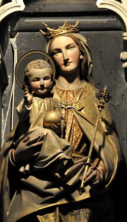 La Vierge à l'Enfant dans la chapelle de la Vierge