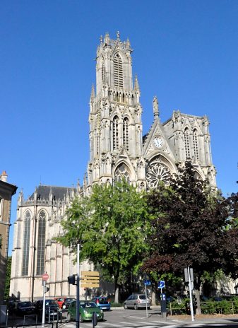 Vue d'ensemble de l'église Saint-Pierre