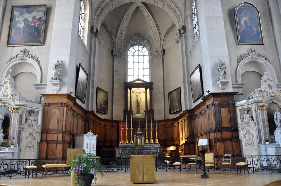 Vue d'ensemble du chœur et de ses boiseries du XIXe siècle