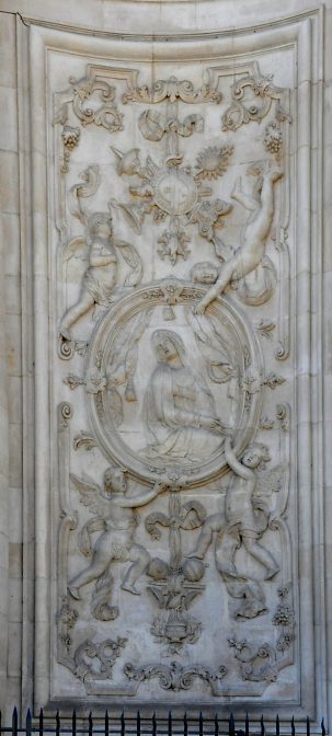 Bas-relief de la Vierge par Joseph-Dieudonné Pierre, vers 1725