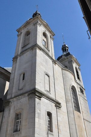 Le chevet et les deux tours du XVIIIe siècle