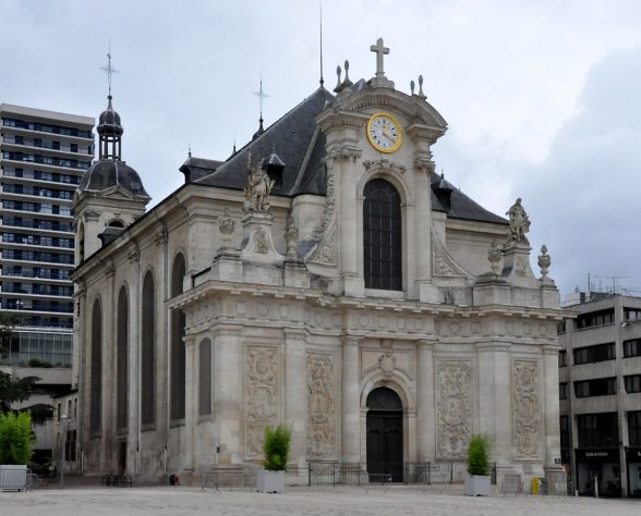 Vue extérieure depuis la place Mangin